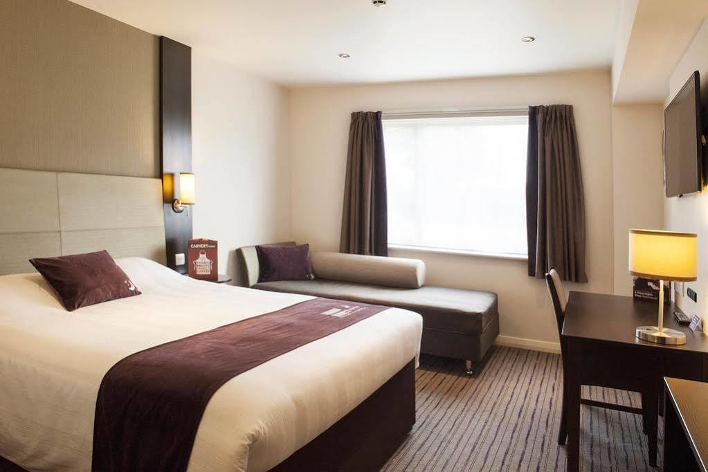 Premier Inn Premier Inn York South West Buitenkant foto