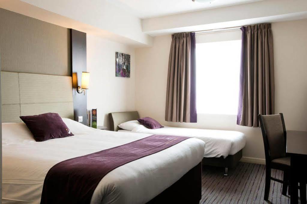 Premier Inn Premier Inn York South West Buitenkant foto